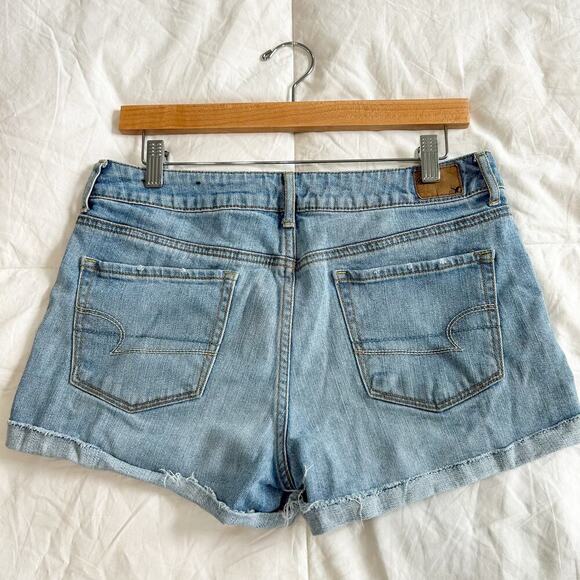 American Eagle Denim Mom Shorts Rolled Cuffs Women’s Size 10 Light Wash - Picture 6 of 6